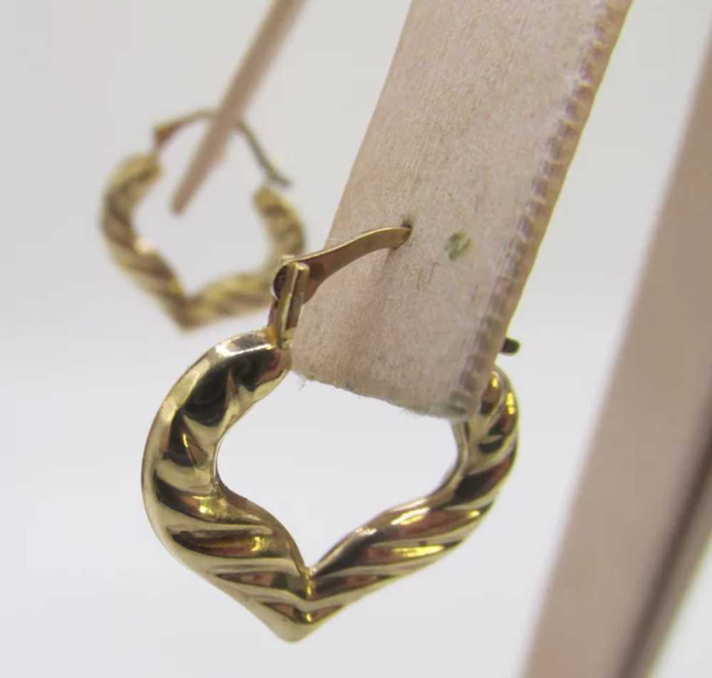 Vintage 9k Gold Textured Heart Hoop Earrings - image 2