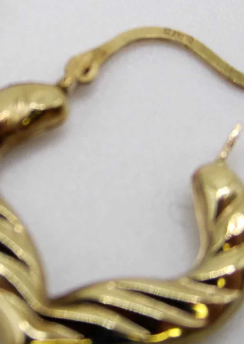 Vintage 9k Gold Textured Heart Hoop Earrings - image 5