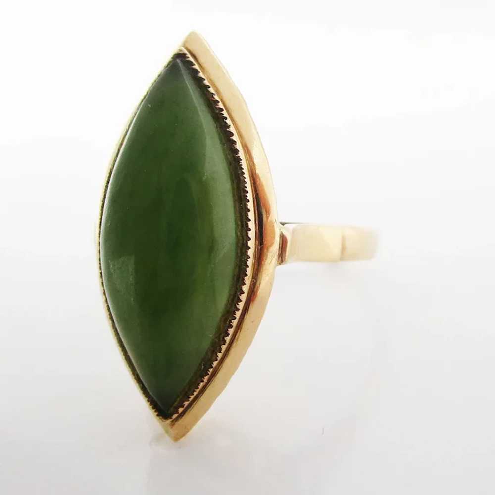 Vintage 14K Yellow Gold and Green Jade Ring - image 4
