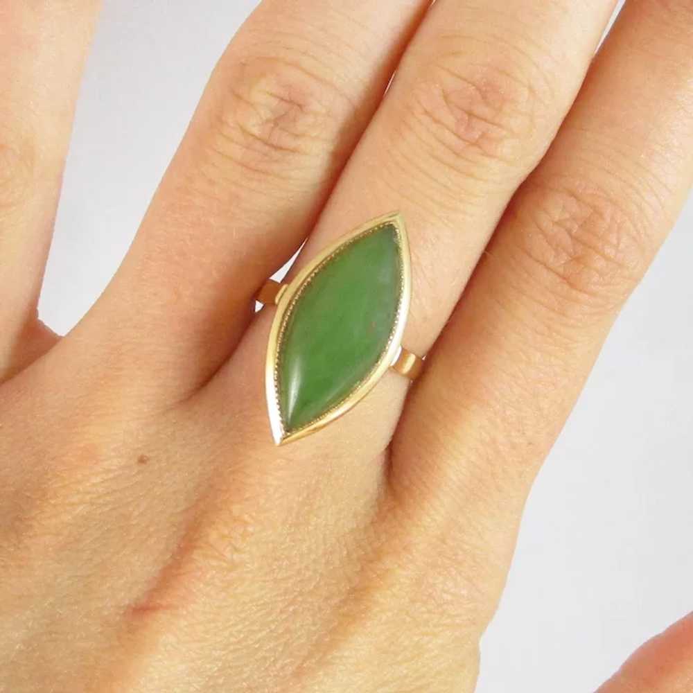 Vintage 14K Yellow Gold and Green Jade Ring - image 7