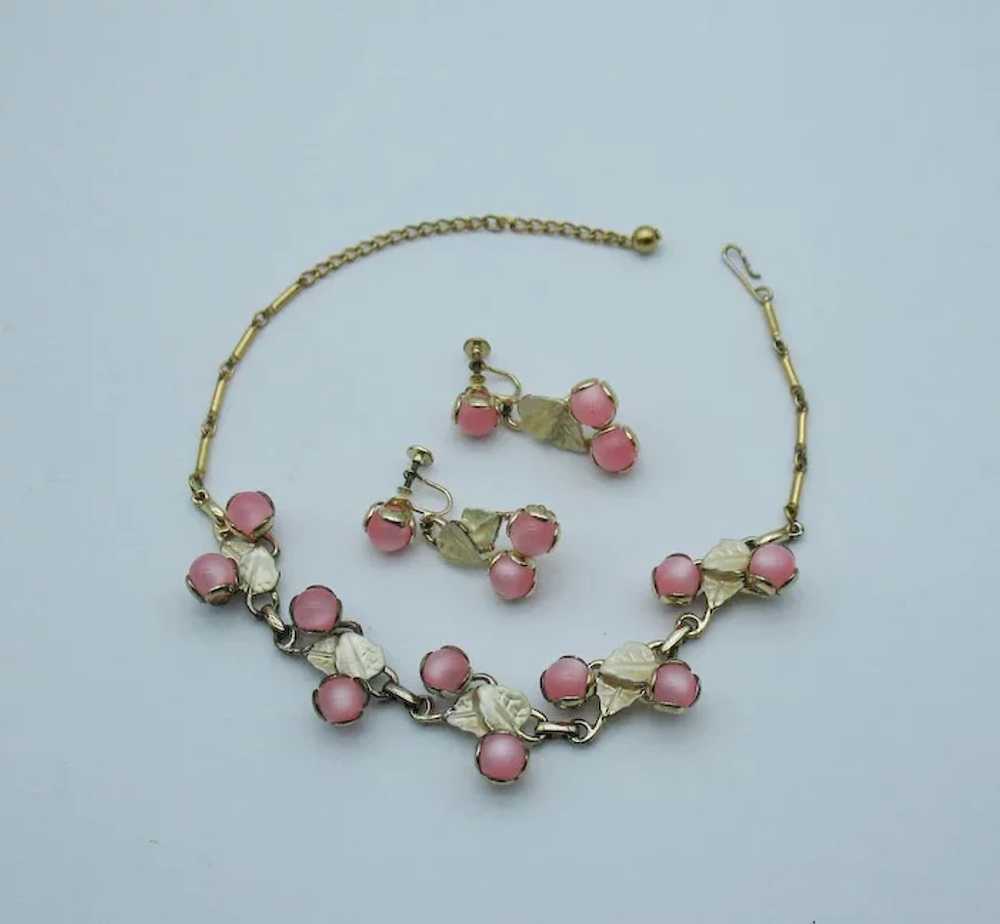 Beautiful Pink Moonglow Thermoset Mid-Century Nec… - image 3