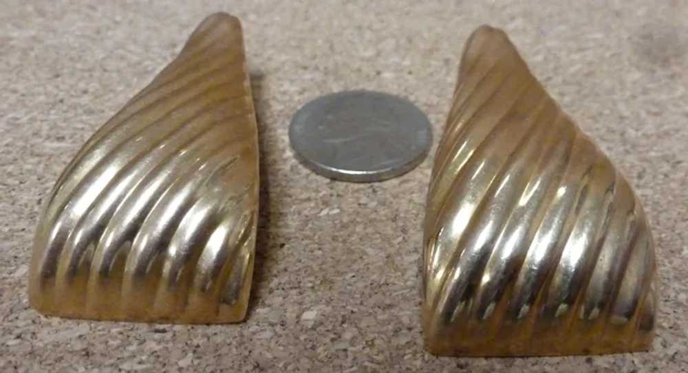 14K Yellow Gold 1980's Huge Ribbed Triangle Earri… - image 8