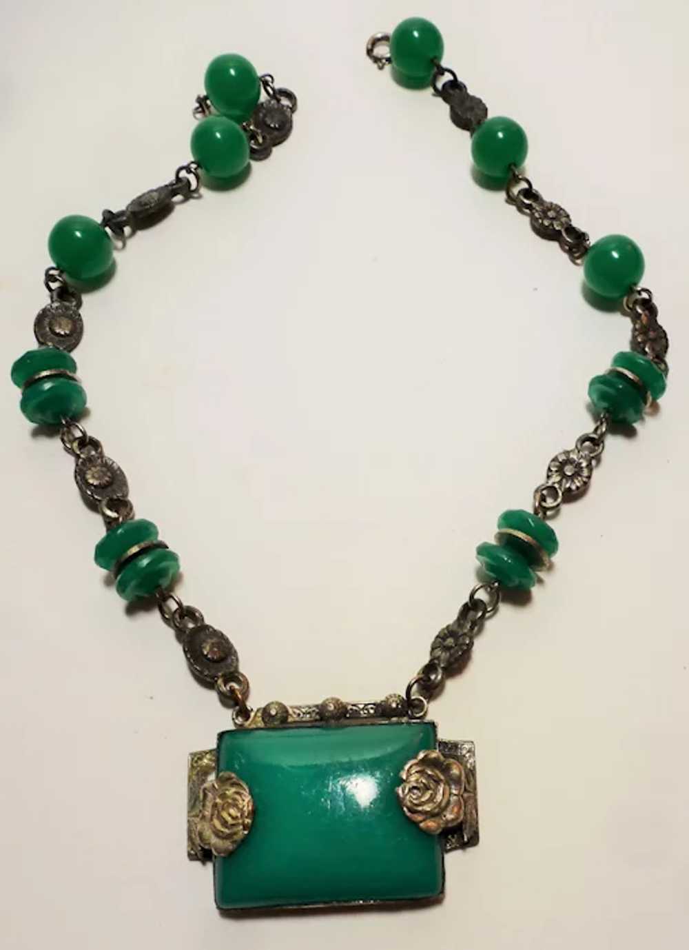 ART DECO Green Glass and Silver Flowers 16" Neckl… - image 2