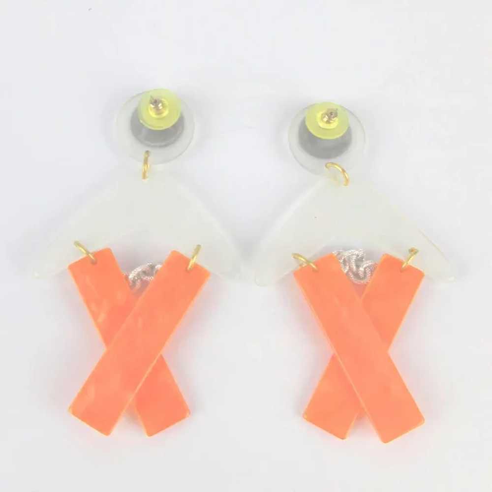 Ridiculously Great 1980s Mod Lucite Earrings - image 3