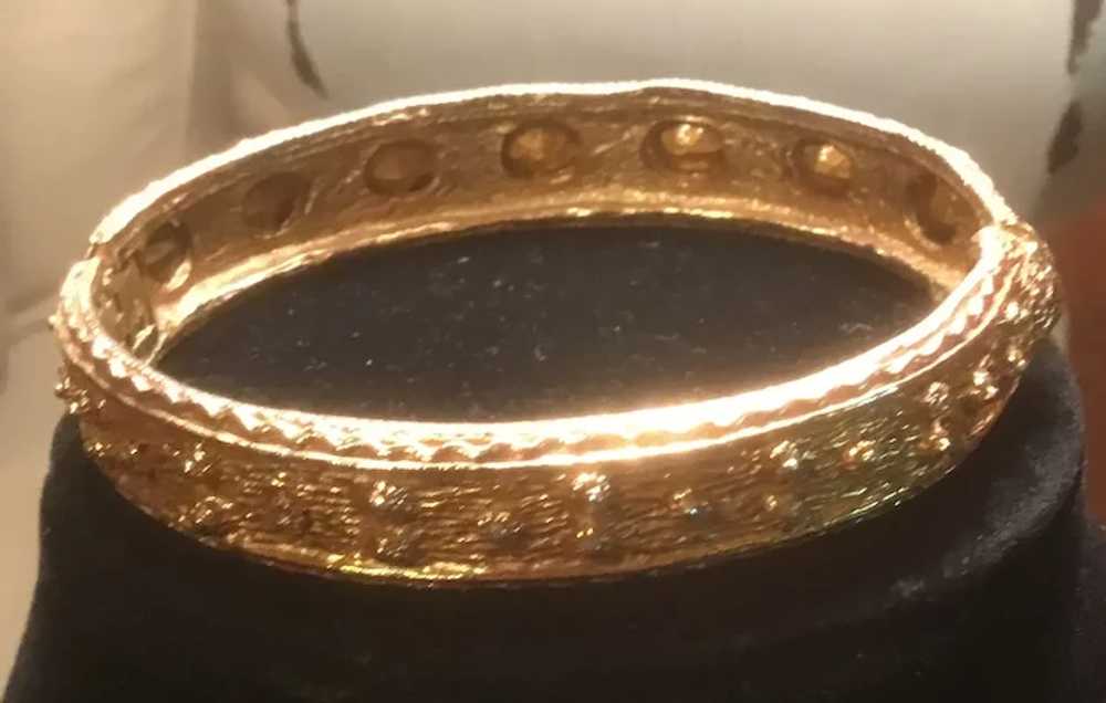 Textured Gold Tone Hinged Bracelet with 7 Oval Em… - image 4