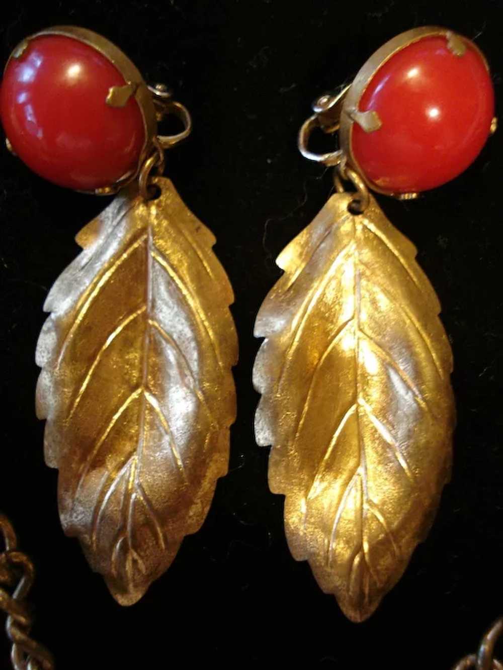 Early Plastic Pendant Necklace & Earrings Demi-Pa… - image 3