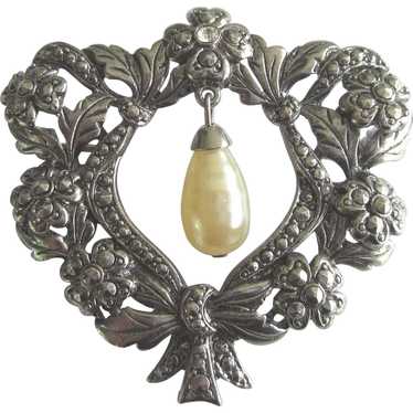 Romantic Vintage Ornate Heart Brooch With Faux Pea