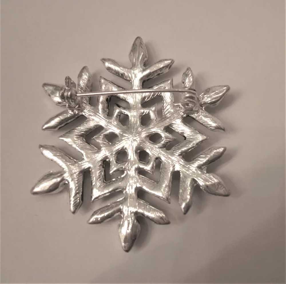 Sparkling Vintage Snowflake Brooch in Silvertone … - image 2