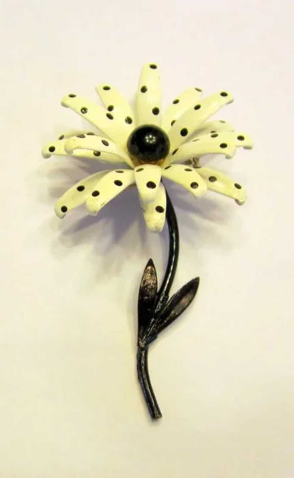 1960's White and Black Polka-Dotted Flower Brooch - image 3