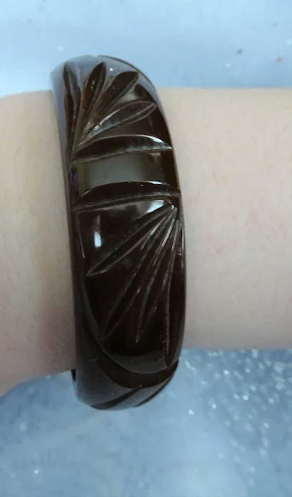 STUNNING Art Deco Deeply Carved Bakelite Bracelet… - image 4