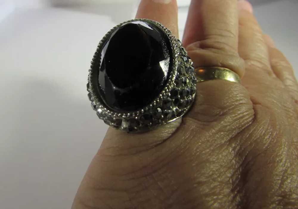 Vintage 1980's Costume Ring with Faux Onyx and Ma… - image 8