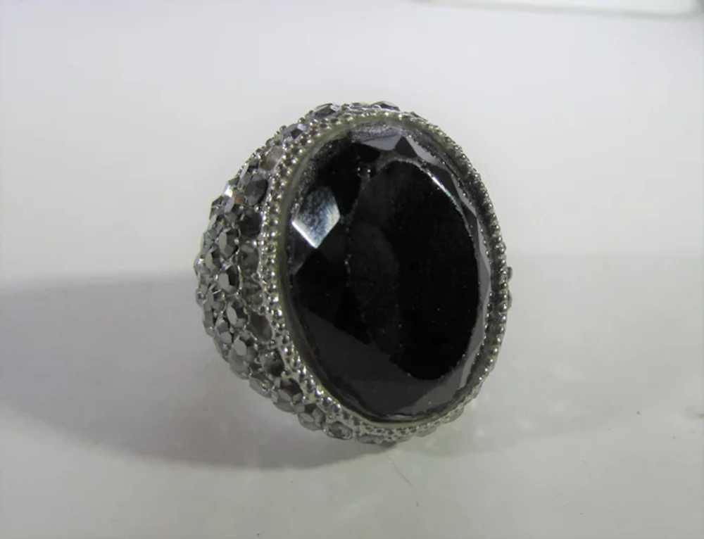 Vintage 1980's Costume Ring with Faux Onyx and Ma… - image 9