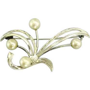 Lovely Vintage Sterling Silver Cultured Pearl Broo
