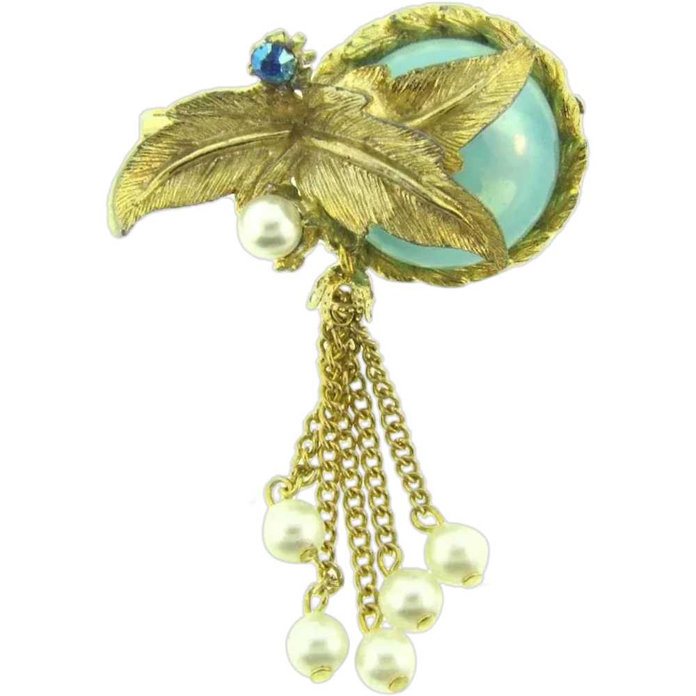 Vintage gold tone floral Brooch with faux pearls,… - image 1