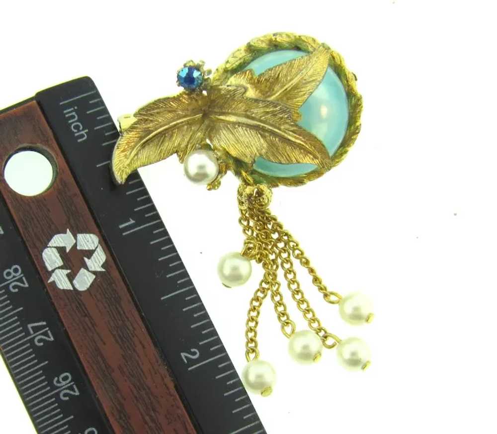 Vintage gold tone floral Brooch with faux pearls,… - image 3