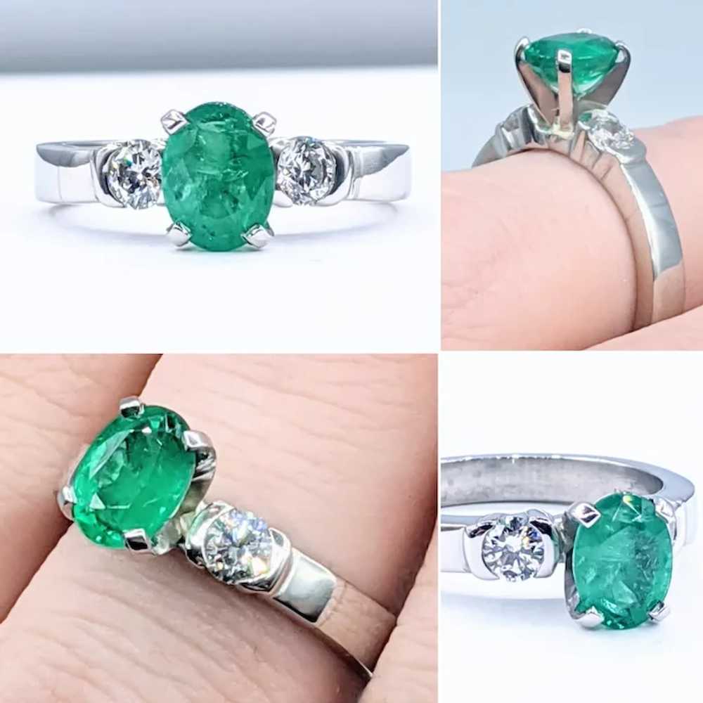 Beautiful Modern Emerald & Diamond Ring - image 2