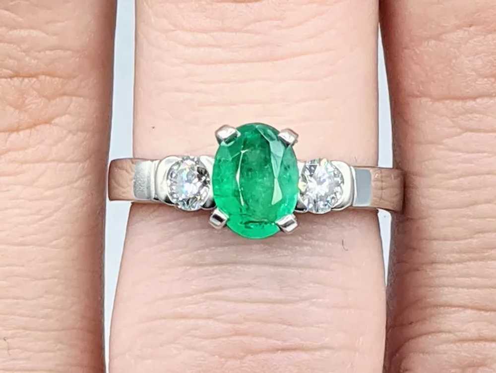 Beautiful Modern Emerald & Diamond Ring - image 3