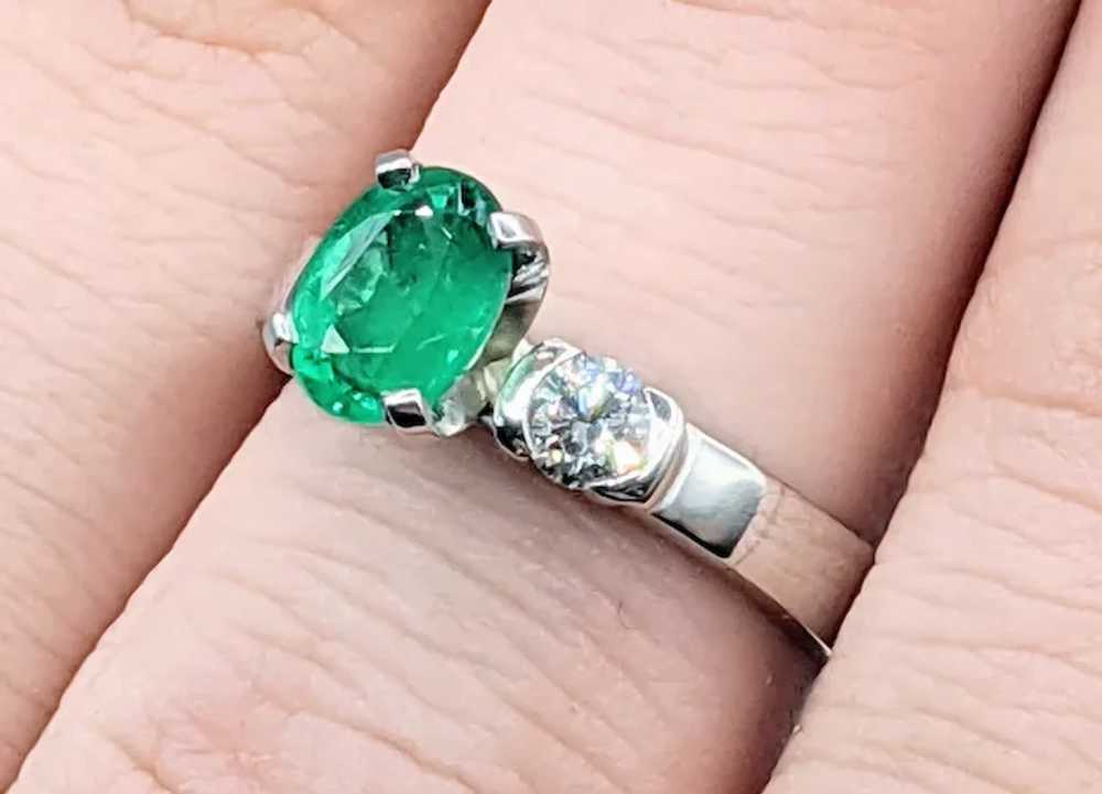 Beautiful Modern Emerald & Diamond Ring - image 4