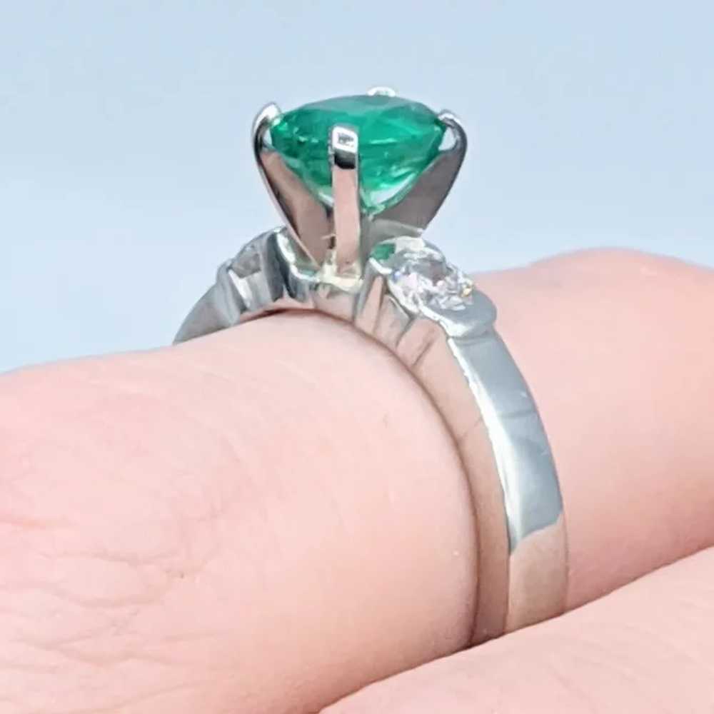 Beautiful Modern Emerald & Diamond Ring - image 5