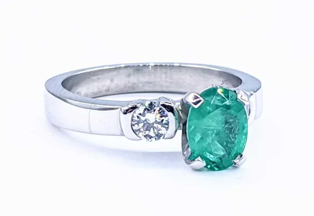 Beautiful Modern Emerald & Diamond Ring - image 6