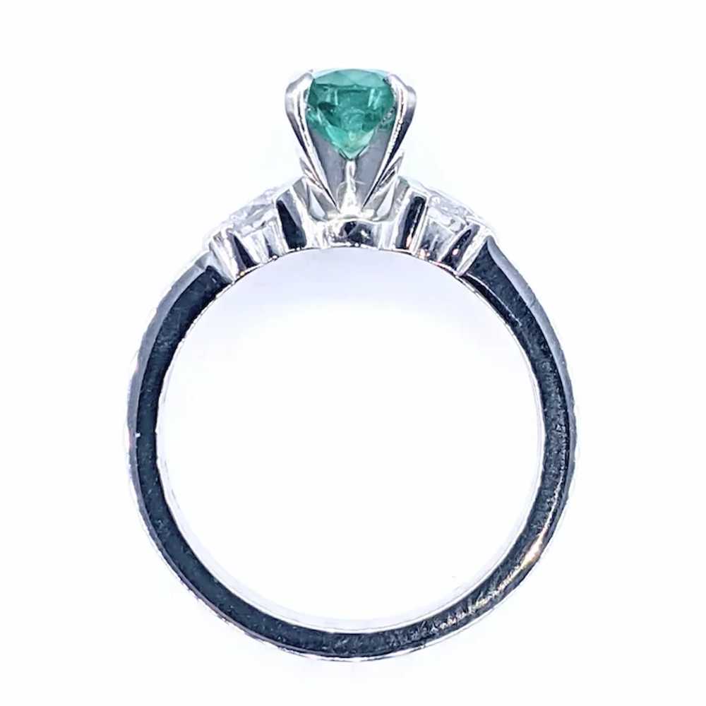 Beautiful Modern Emerald & Diamond Ring - image 7