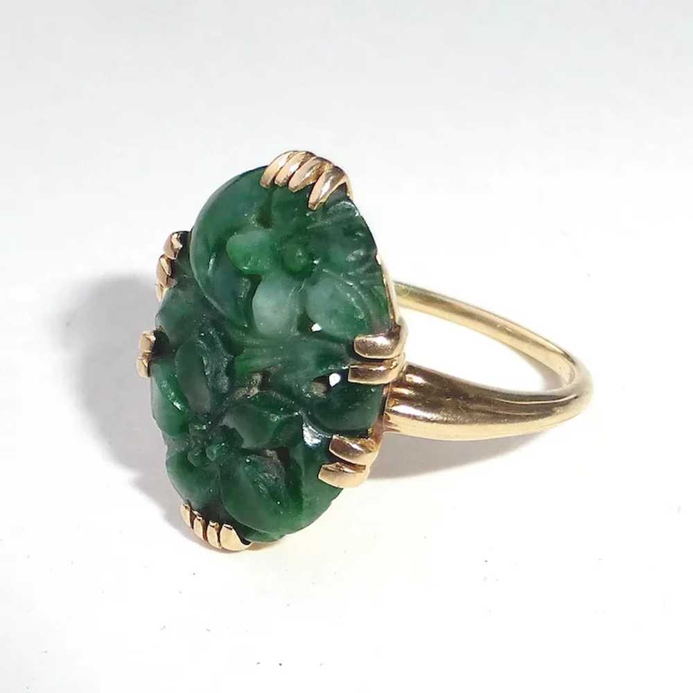 14k Yellow Gold Carved Floral Design Jade Ring - image 2