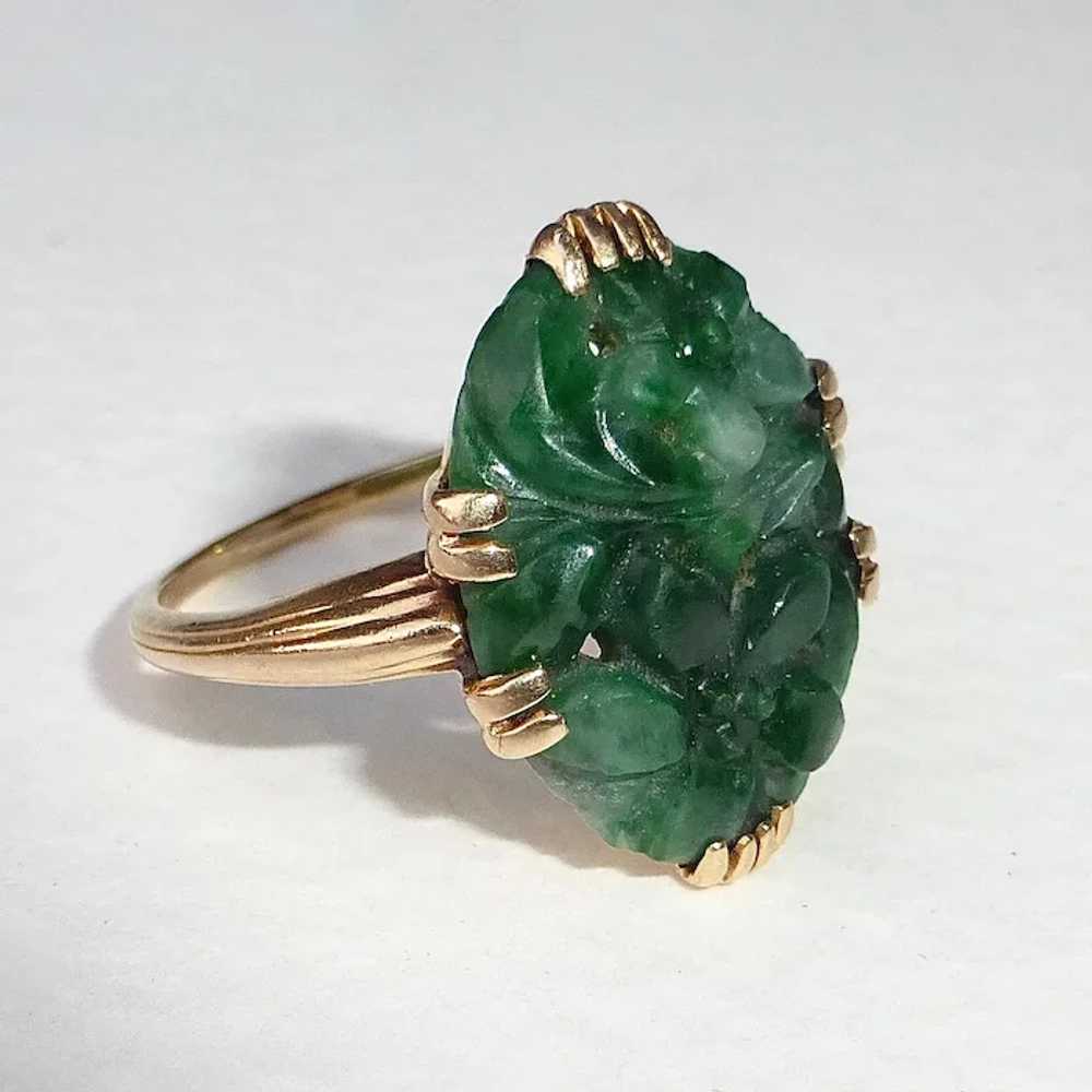 14k Yellow Gold Carved Floral Design Jade Ring - image 4