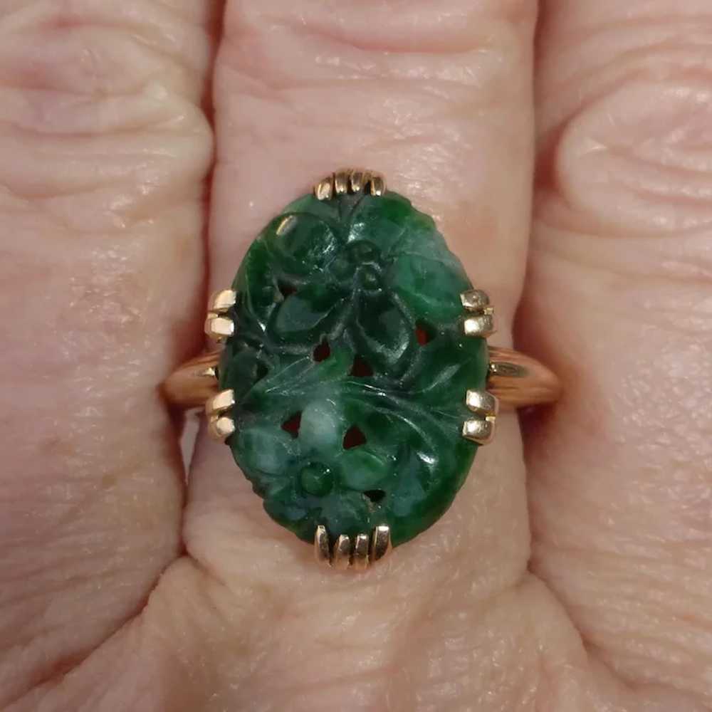 14k Yellow Gold Carved Floral Design Jade Ring - image 8