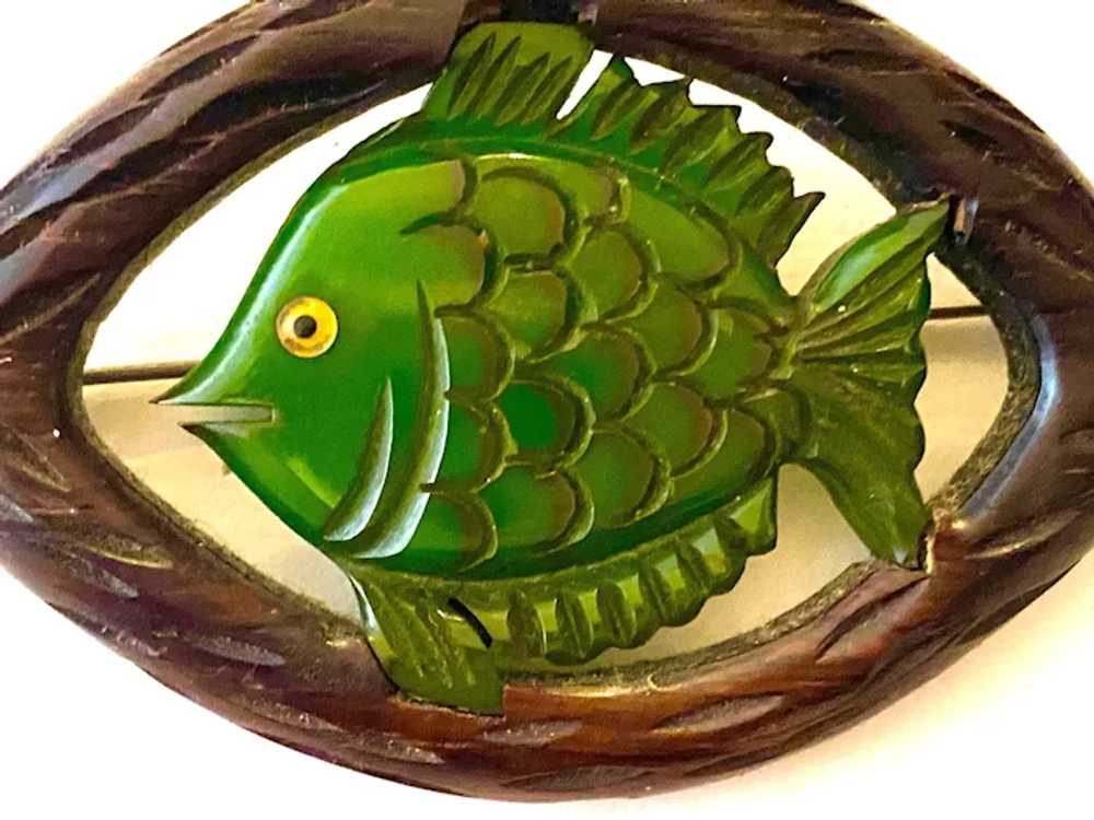 1930s Art Deco Wood and Green Bakelite Fish Brooc… - image 3
