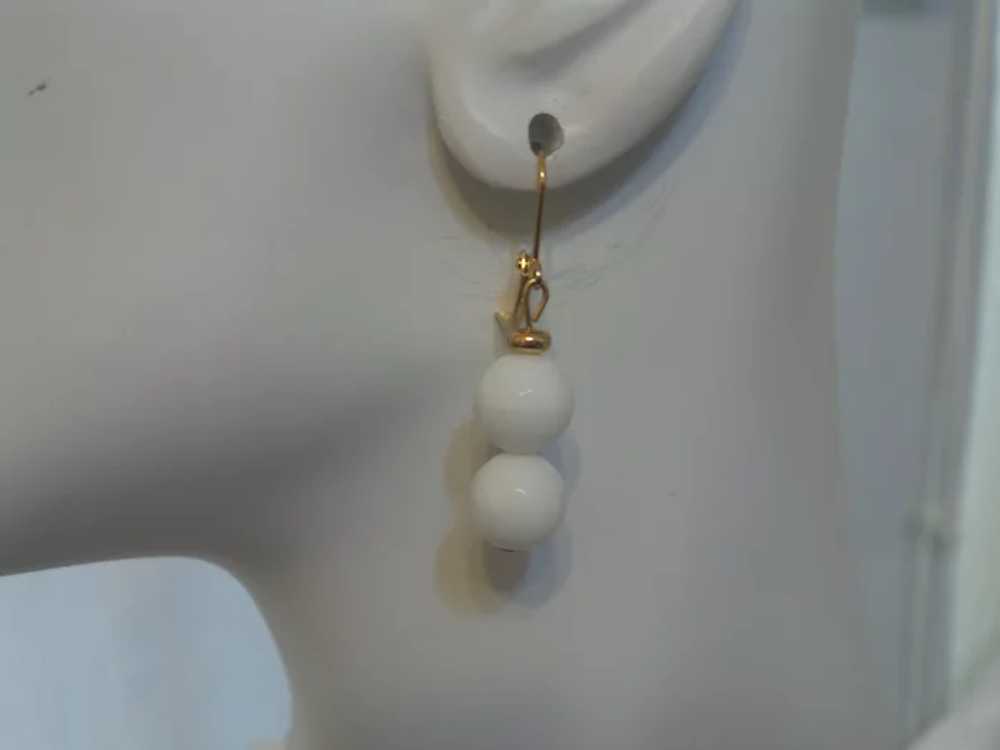 White Faceted Milk Glass Necklace with Gold Plate… - image 2