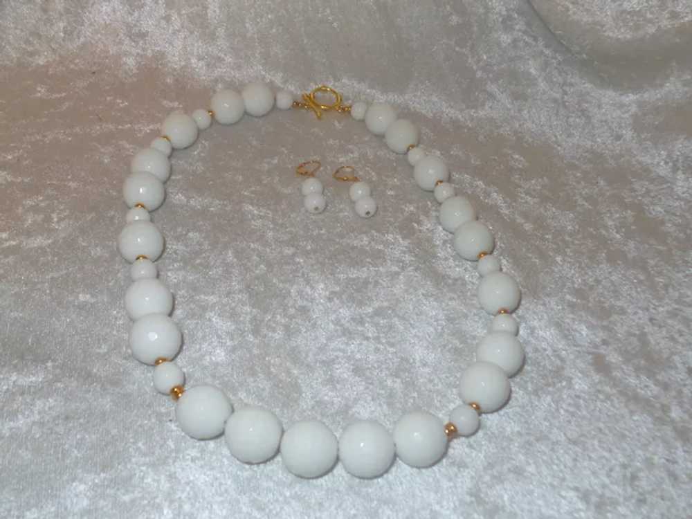 White Faceted Milk Glass Necklace with Gold Plate… - image 3