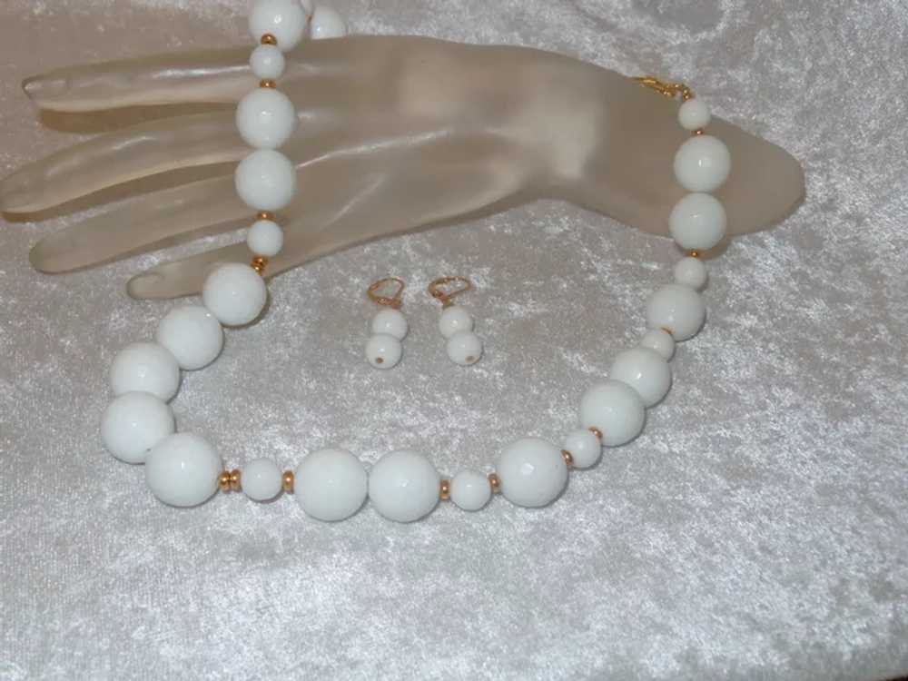 White Faceted Milk Glass Necklace with Gold Plate… - image 7