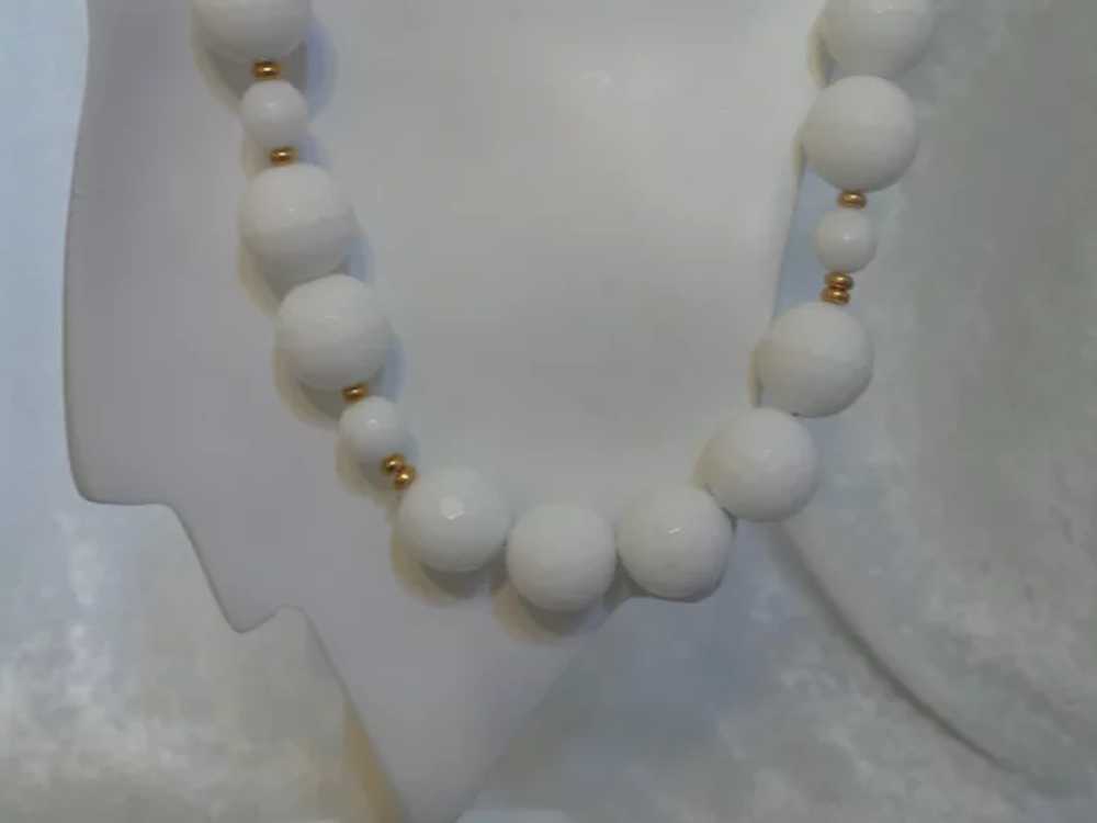 White Faceted Milk Glass Necklace with Gold Plate… - image 8