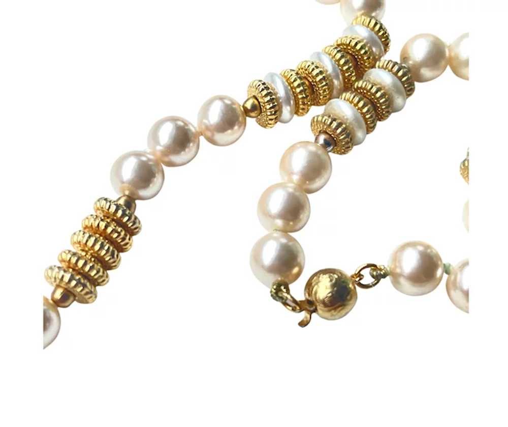 Vintage Metall Faux Pearl and Gold Tone Necklace - image 4