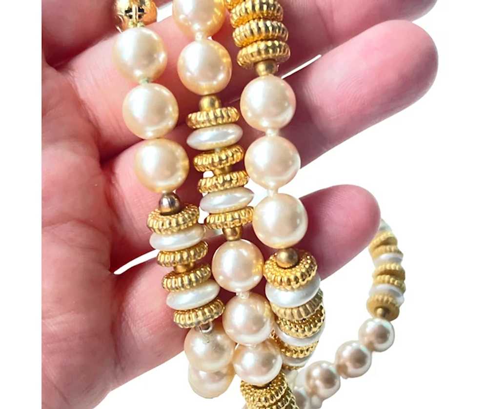 Vintage Metall Faux Pearl and Gold Tone Necklace - image 9