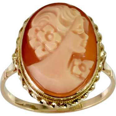Vintage Hand-Crafted Shell Cameo Ring in 14k Yello