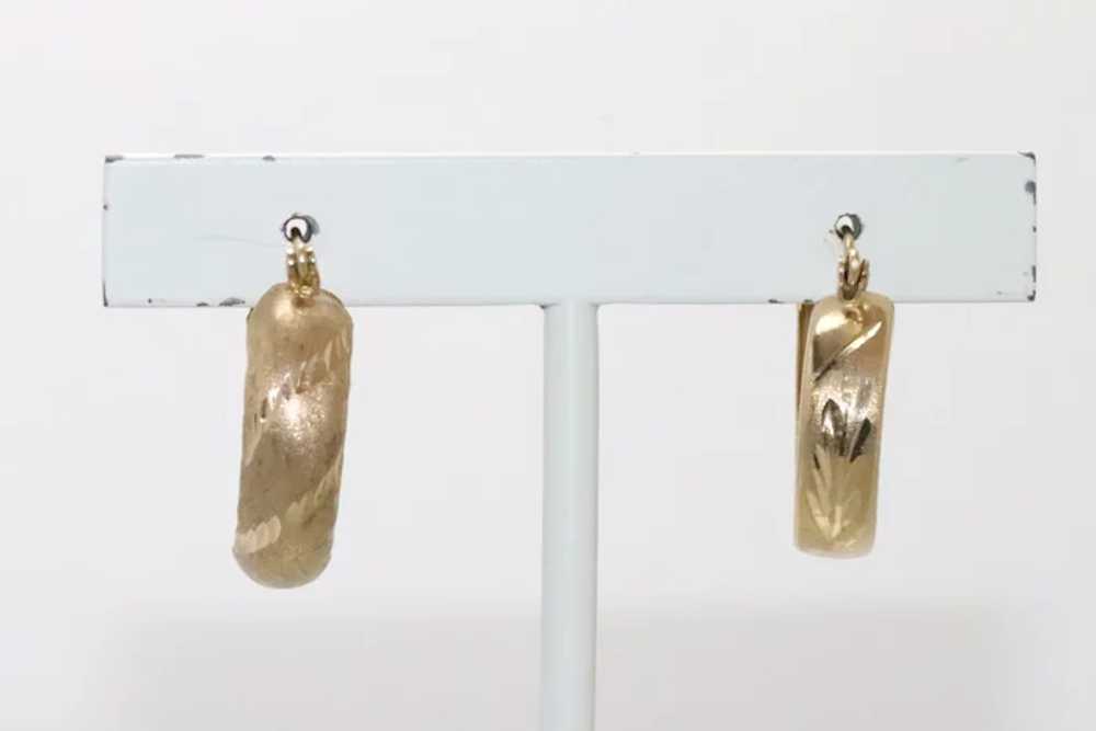 Vintage 14 KT Yellow Gold Earrings - image 2
