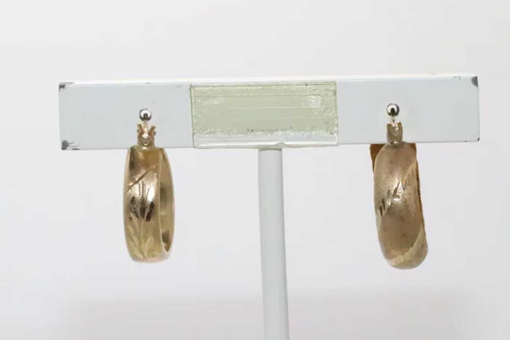 Vintage 14 KT Yellow Gold Earrings - image 3