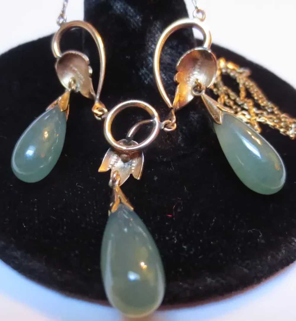 Lovely Vintage Jade Drop 14K Gold Necklace - image 11