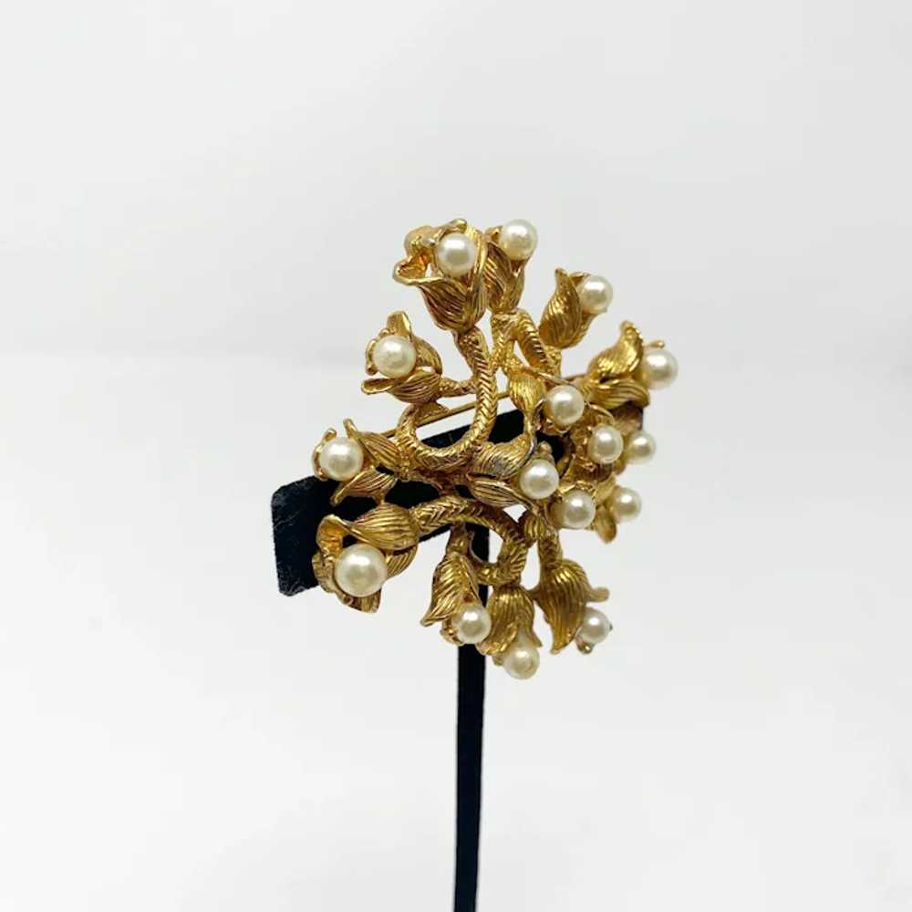 484 Vintage Hobé gold and pearl floral brooch - image 2