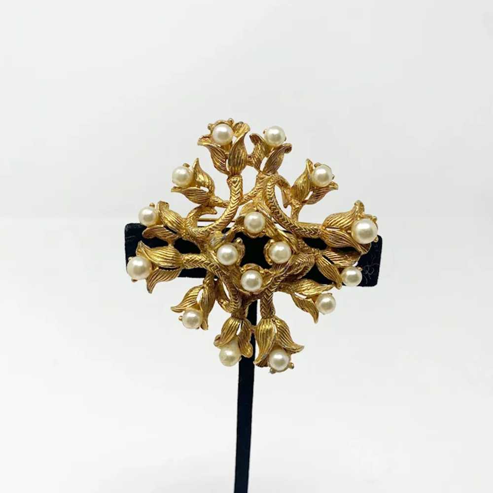 484 Vintage Hobé gold and pearl floral brooch - image 3