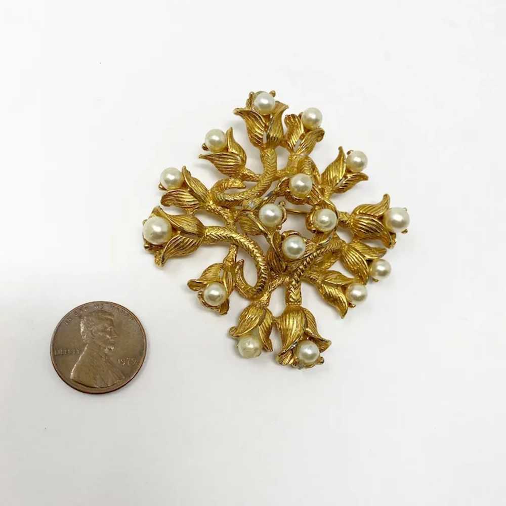 484 Vintage Hobé gold and pearl floral brooch - image 4