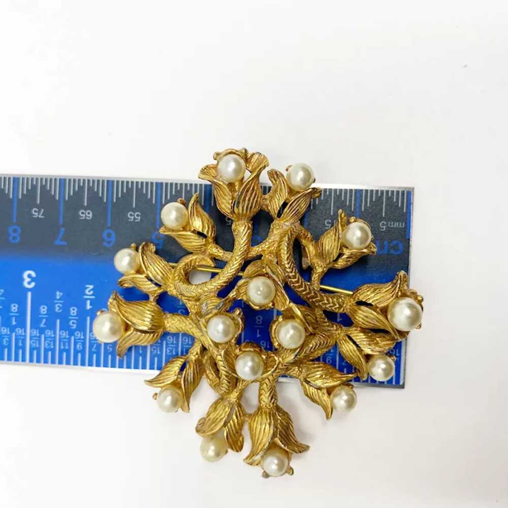 484 Vintage Hobé gold and pearl floral brooch - image 8