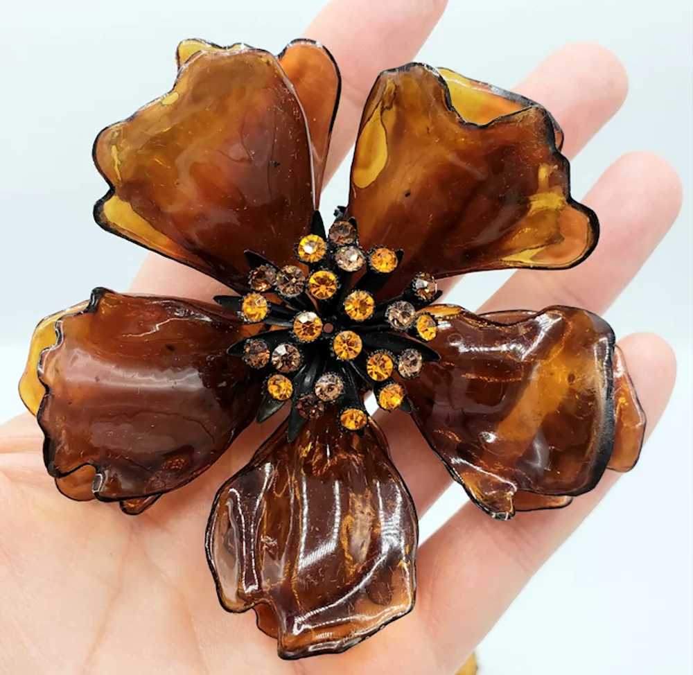 Big Rhinestone and Plastic Flower Brooch and Earr… - image 2