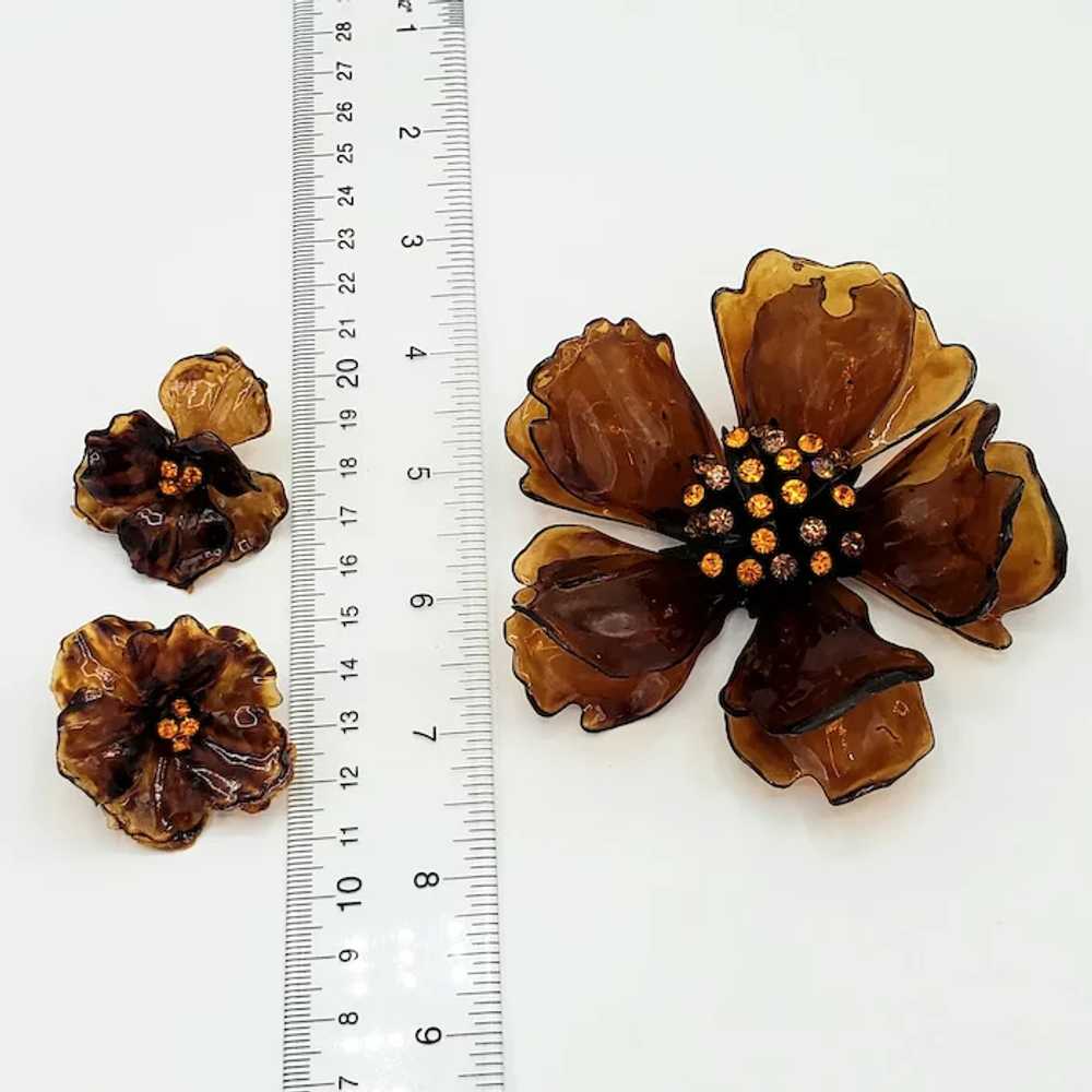 Big Rhinestone and Plastic Flower Brooch and Earr… - image 5