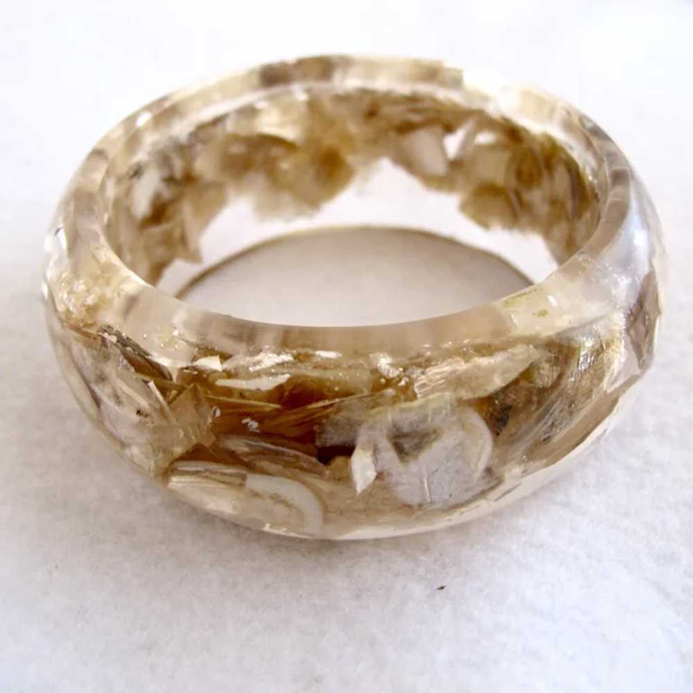 Vintage Wide Clear Lucite Bangle with Abalone Pie… - image 3