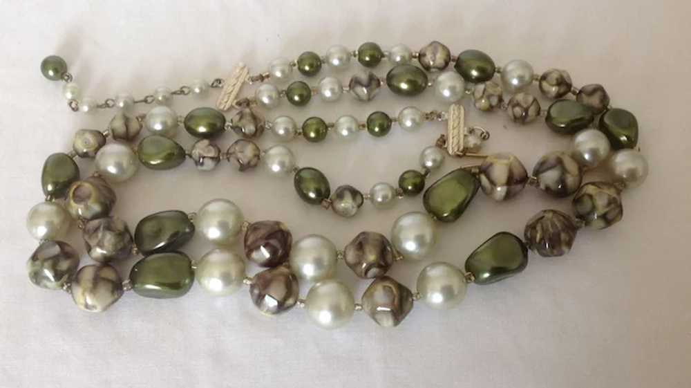 Two Strand Vintage Hong Kong Bead Necklace in Lus… - image 2