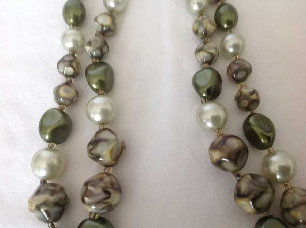 Two Strand Vintage Hong Kong Bead Necklace in Lus… - image 3