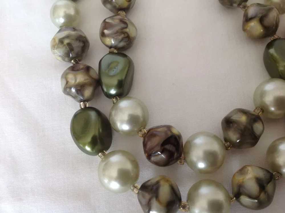 Two Strand Vintage Hong Kong Bead Necklace in Lus… - image 5