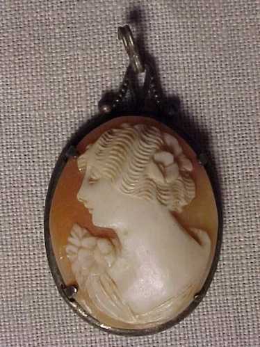 Elegant Silver Shell Cameo